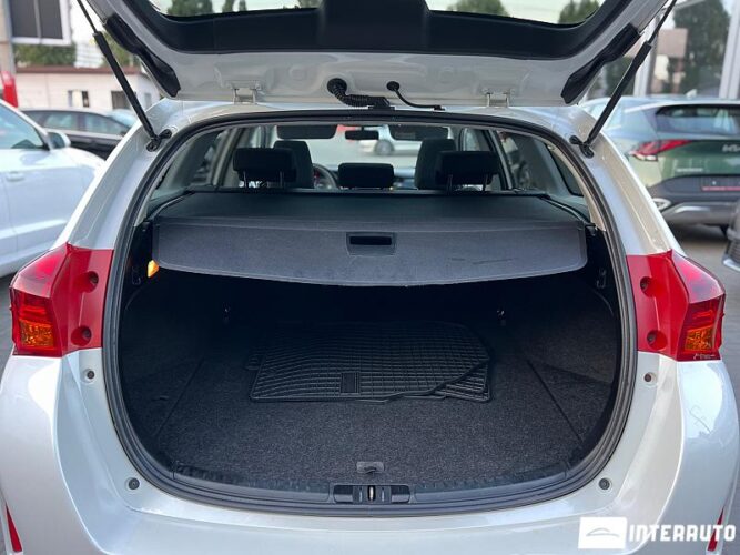 Toyota Auris 51 interauto-car