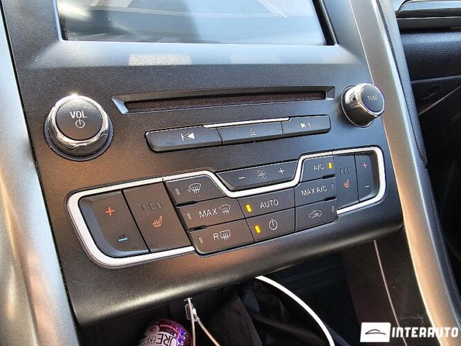 Ford Fusion 38 interauto-car