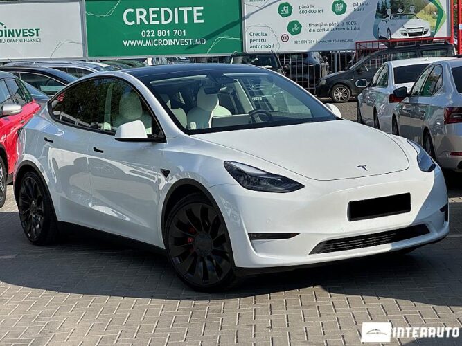 Tesla Model Y 33 interauto-car