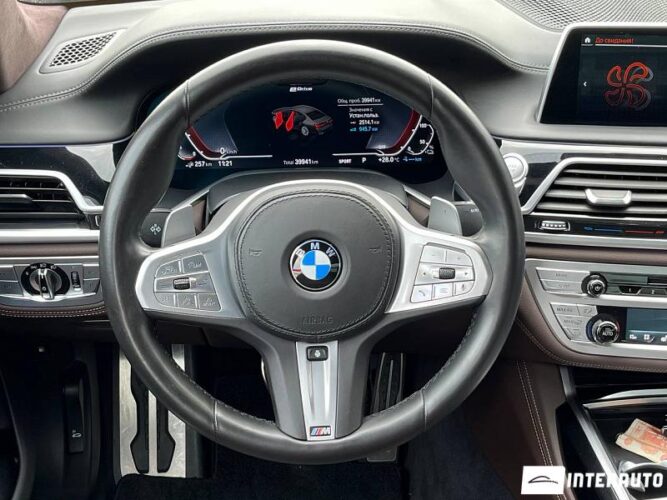 BMW 745e Plug-in hybrid 42 interauto-car