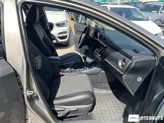 Toyota Auris 44 interauto-car