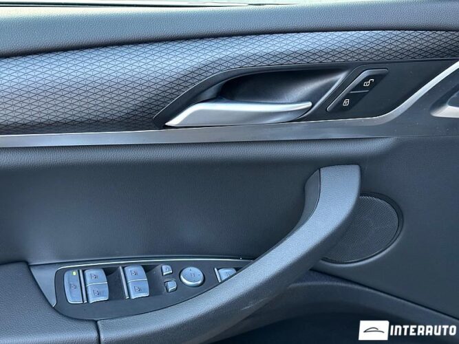 BMW X3 3.0e 51 interauto-car