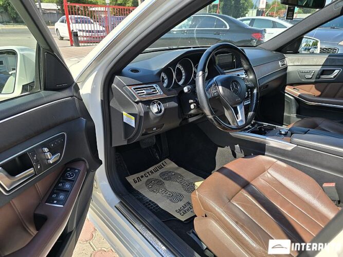 Mercedes E 250 41 interauto-car