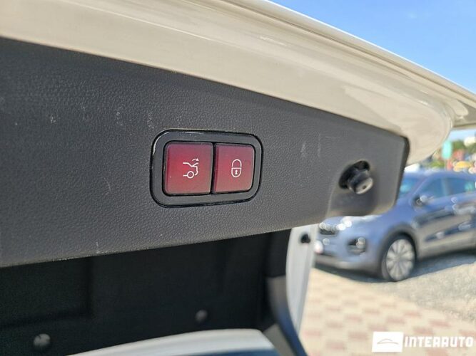 Mercedes E 250 57 interauto-car