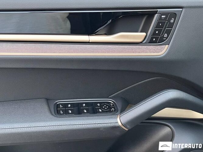 Porsche Cayenne 32 interauto-car