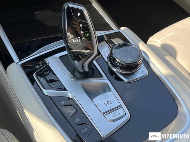 BMW 745e 48 interauto-car