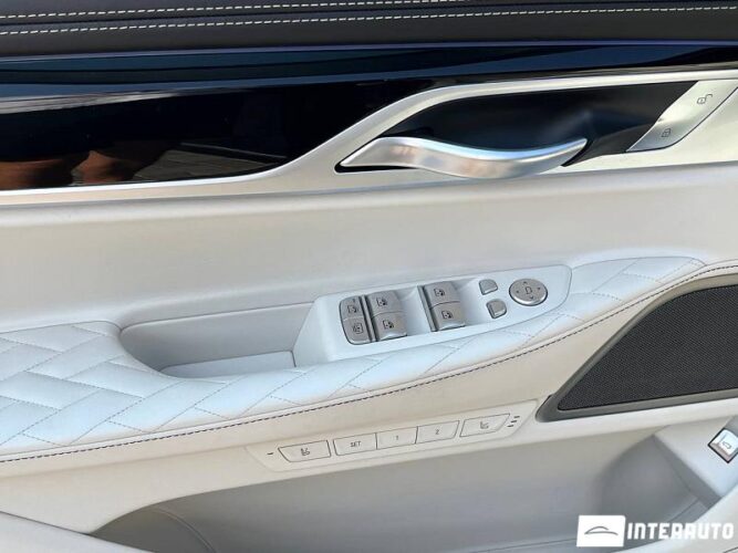 BMW 745e 38 interauto-car