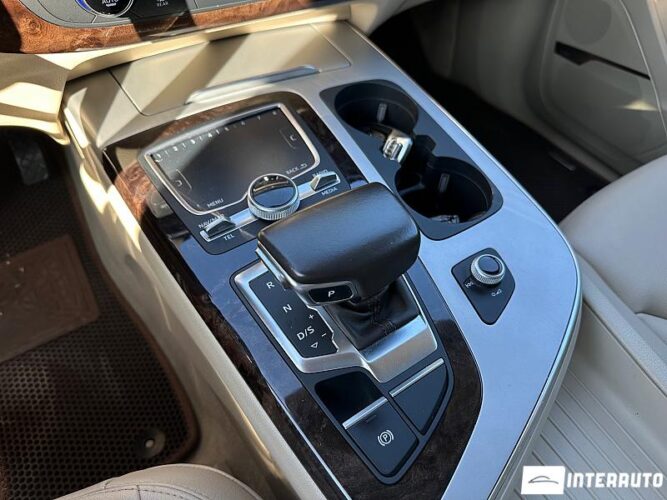 Audi Q7 58 interauto-car