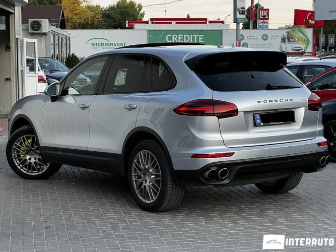 Porsche Cayenne S Hybrid 34 interauto-car