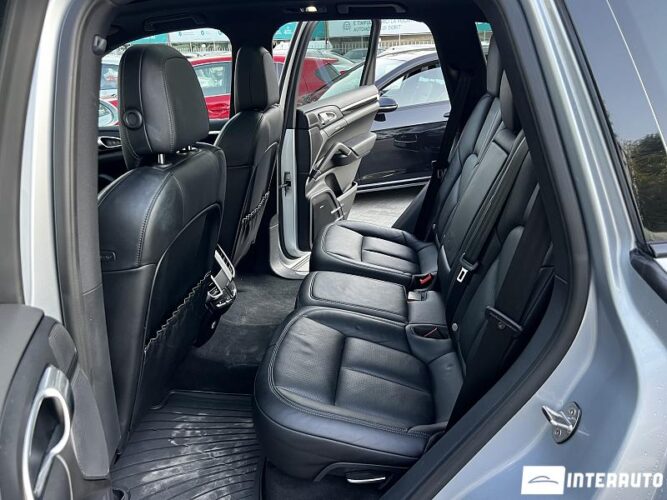 Porsche Cayenne S Hybrid 46 interauto-car