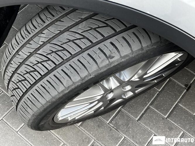 Porsche Cayenne S Hybrid 51 interauto-car