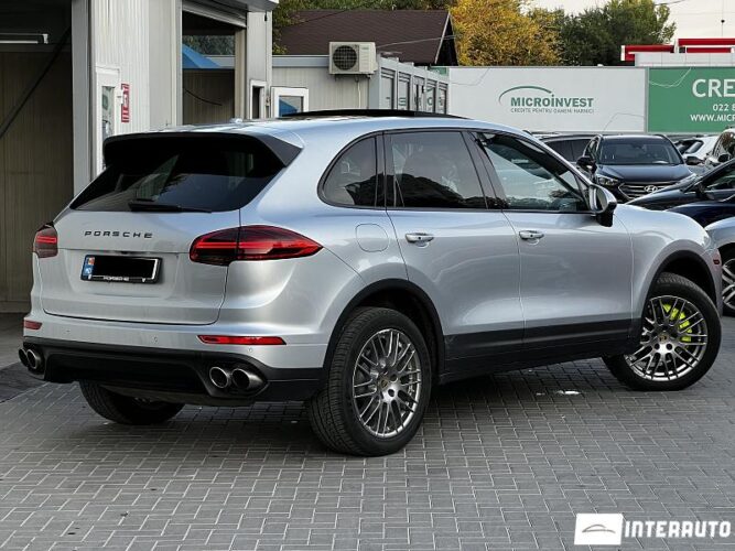 Porsche Cayenne S Hybrid 35 interauto-car