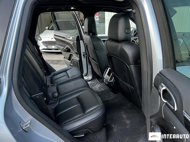 Porsche Cayenne S Hybrid 47 interauto-car