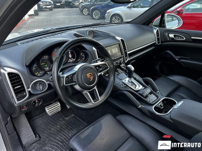 Porsche Cayenne S Hybrid 36 interauto-car