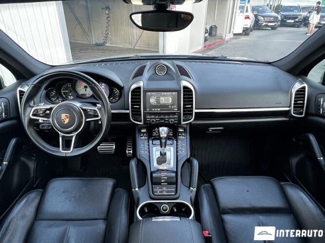 Porsche Cayenne S Hybrid 37 interauto-car