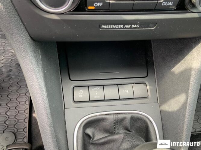 Volkswagen Golf 37 interauto-car