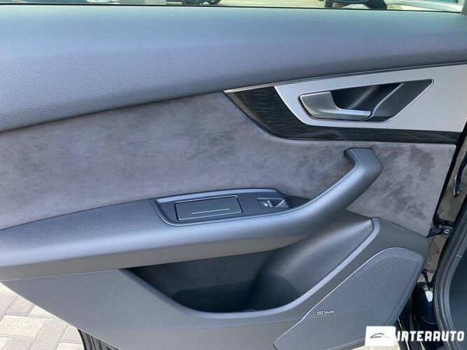 Audi Q7 56 interauto-car