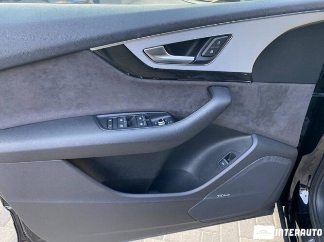 Audi Q7 42 interauto-car