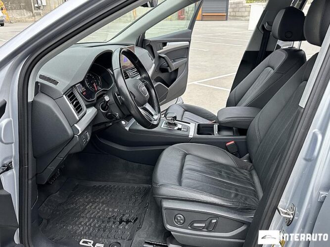 Audi Q5 40 interauto-car