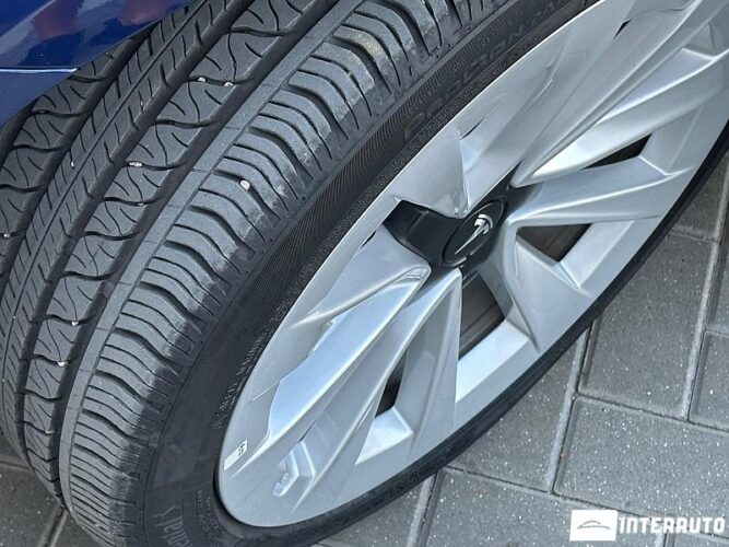 Tesla Model 3 48 interauto-car