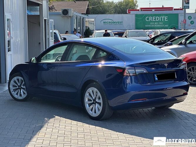 Tesla Model 3 33 interauto-car
