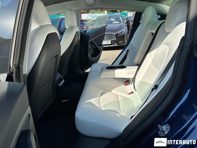 Tesla Model 3 44 interauto-car