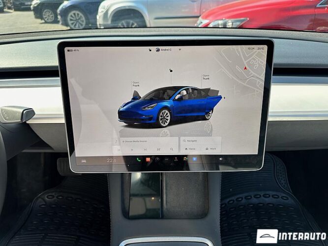 Tesla Model 3 41 interauto-car