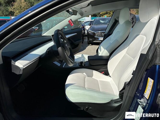 Tesla Model 3 35 interauto-car