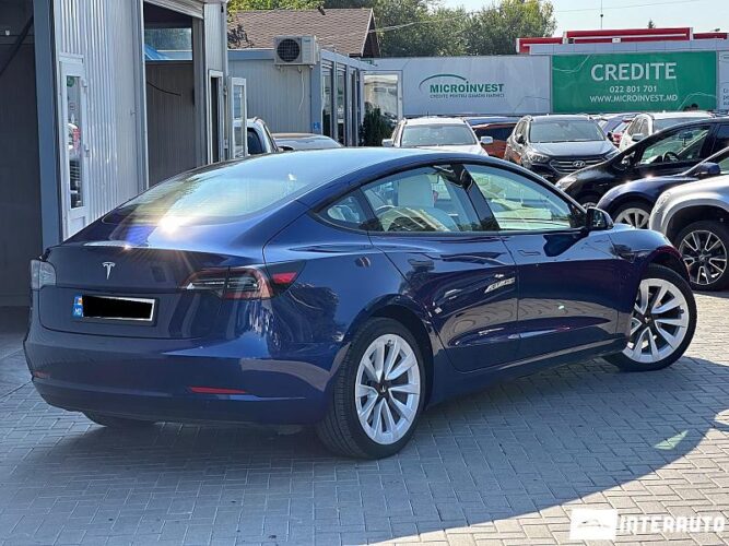 Tesla Model 3 32 interauto-car
