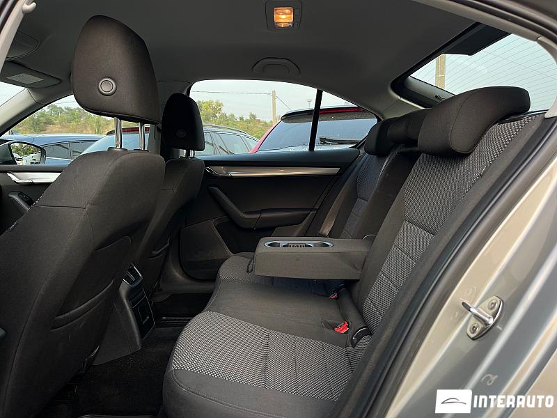 Skoda Octavia 28 automobil-interauto