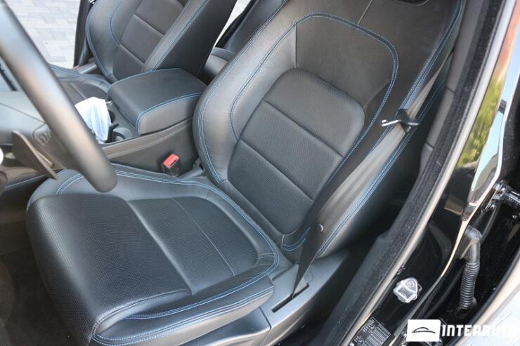 Jaguar E-Pace 36 interauto-car