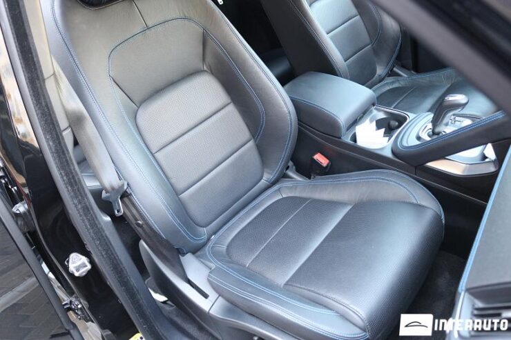 Jaguar E-Pace 38 interauto-car