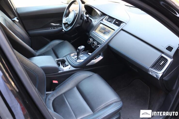 Jaguar E-Pace 37 interauto-car