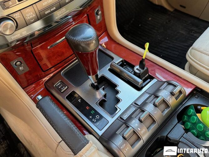 Lexus LX 570 48 interauto-car