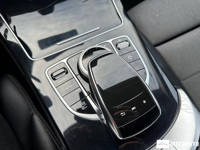 Mercedes C 350e 34 interauto-car
