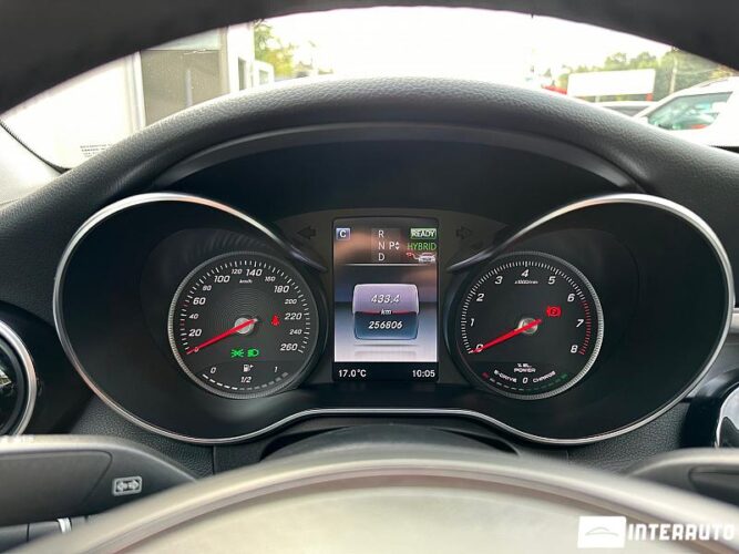 Mercedes C 350e 32 interauto-car