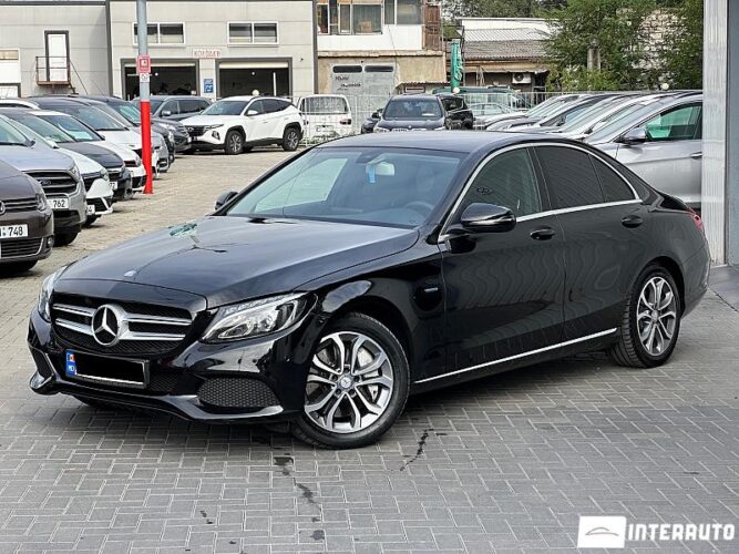 Mercedes C 350e 25 interauto-car