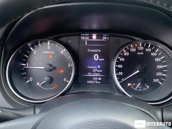 Nissan Qashqai 37 interauto-car