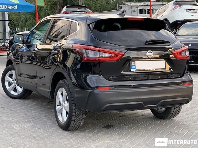 Nissan Qashqai 32 interauto-car