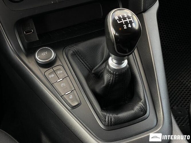Ford Focus 42 interauto-car