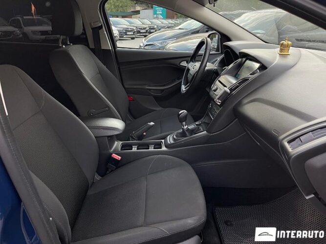 Ford Focus 43 interauto-car