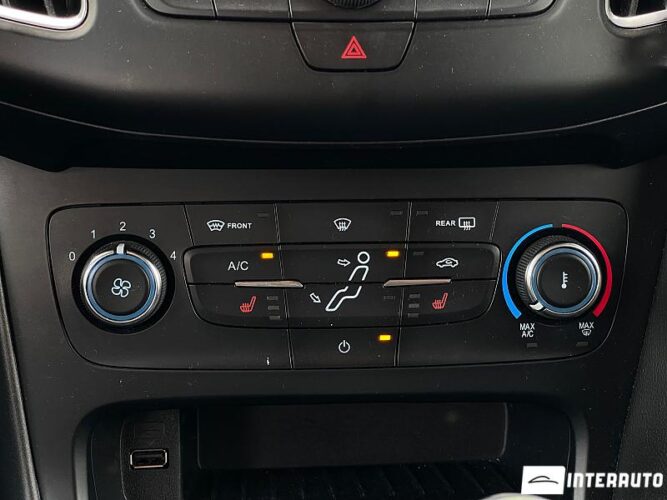 Ford Focus 41 interauto-car