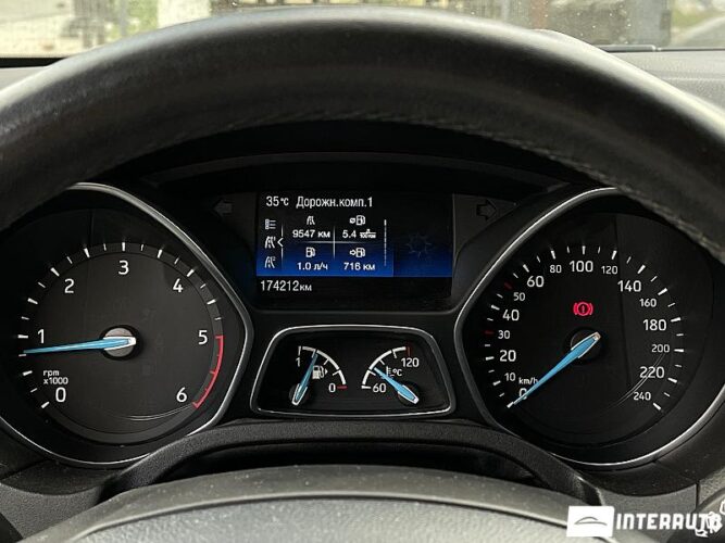 Ford Focus 38 interauto-car