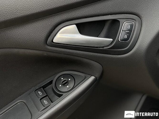 Ford Focus 34 interauto-car