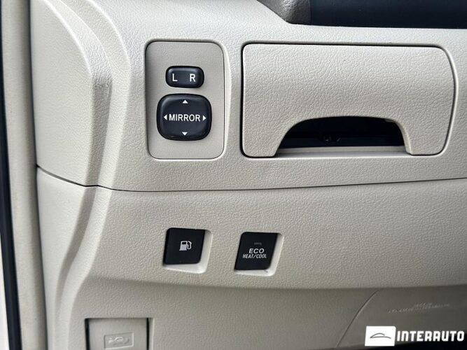 Toyota Camry 45 interauto-car