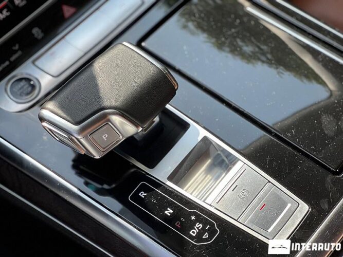 Audi Q8 42 interauto-car