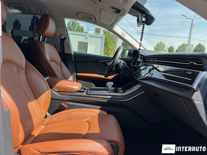 Audi Q8 43 interauto-car
