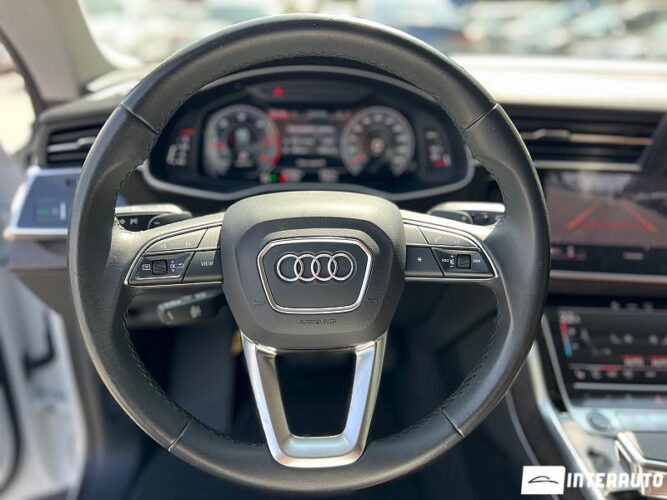 Audi Q8 38 interauto-car