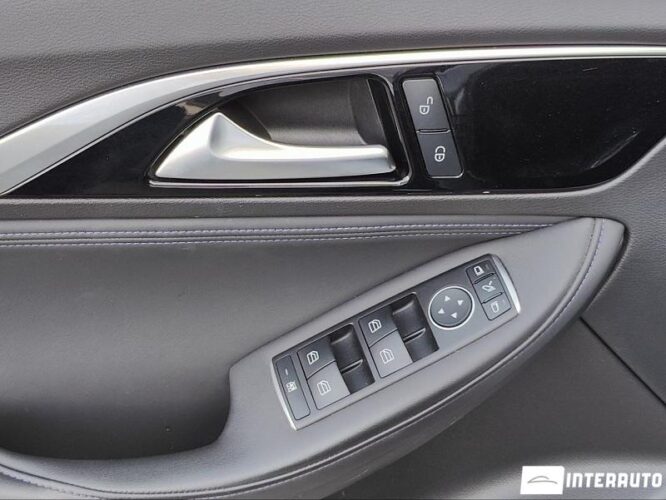 Infiniti Q30 45 interauto-car