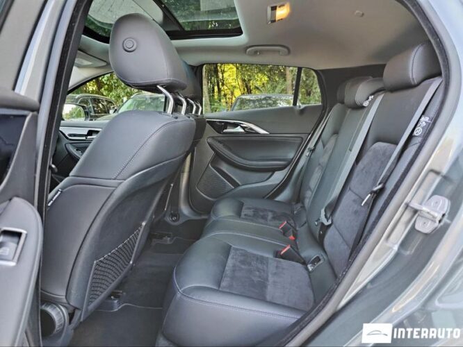 Infiniti Q30 37 interauto-car